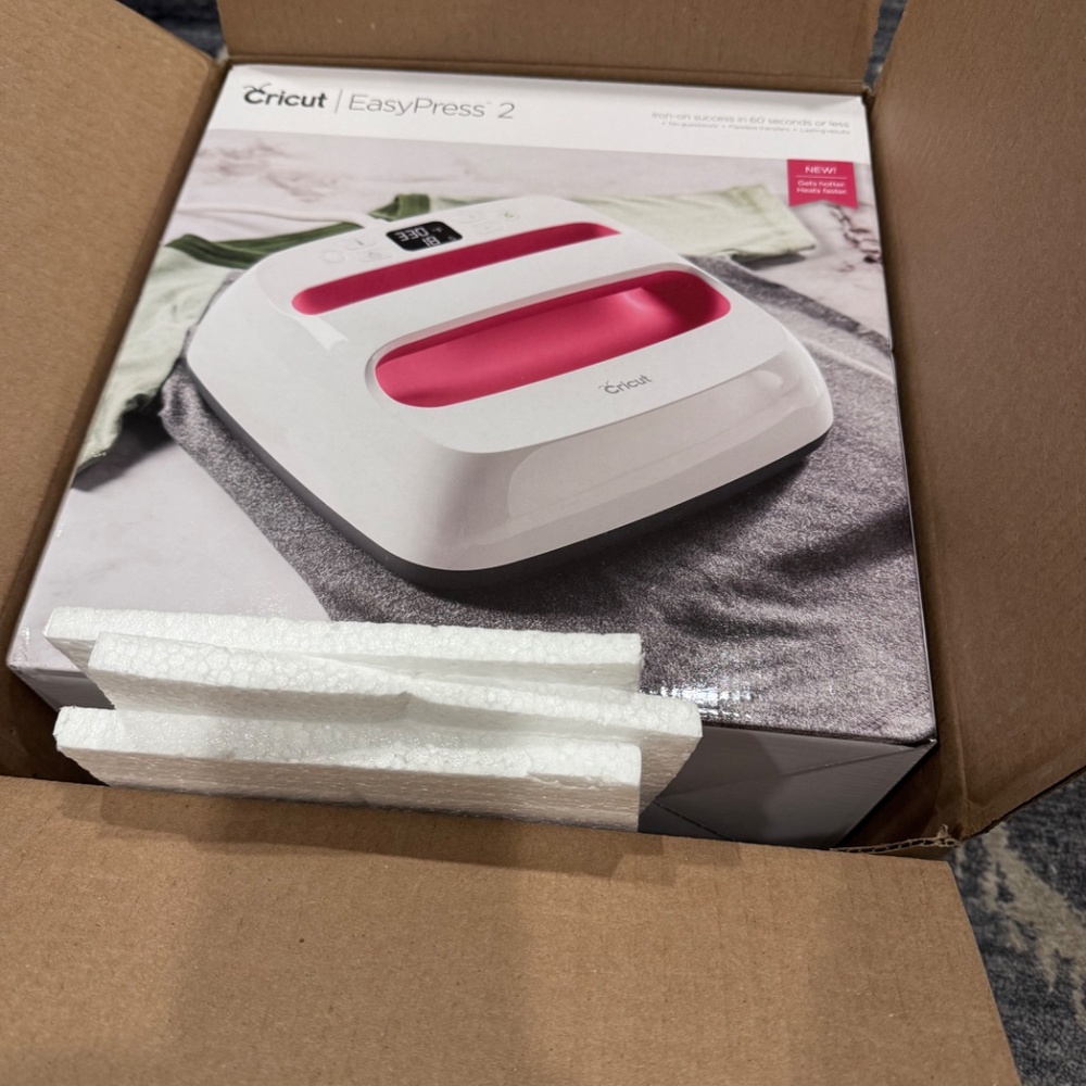 CRICUT Easy Press 2 BRAND NEW unopened still in original packaging